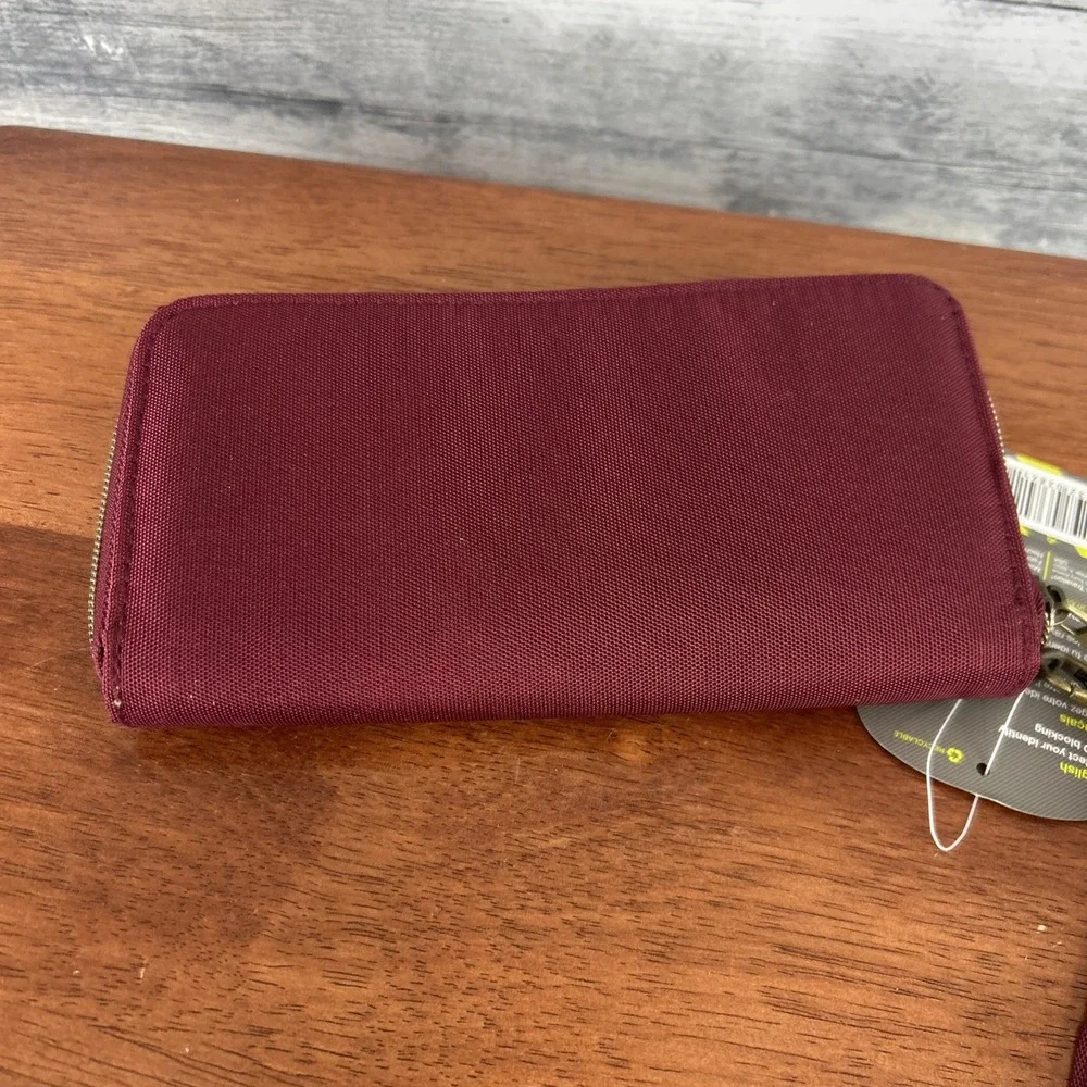 Travelon women red